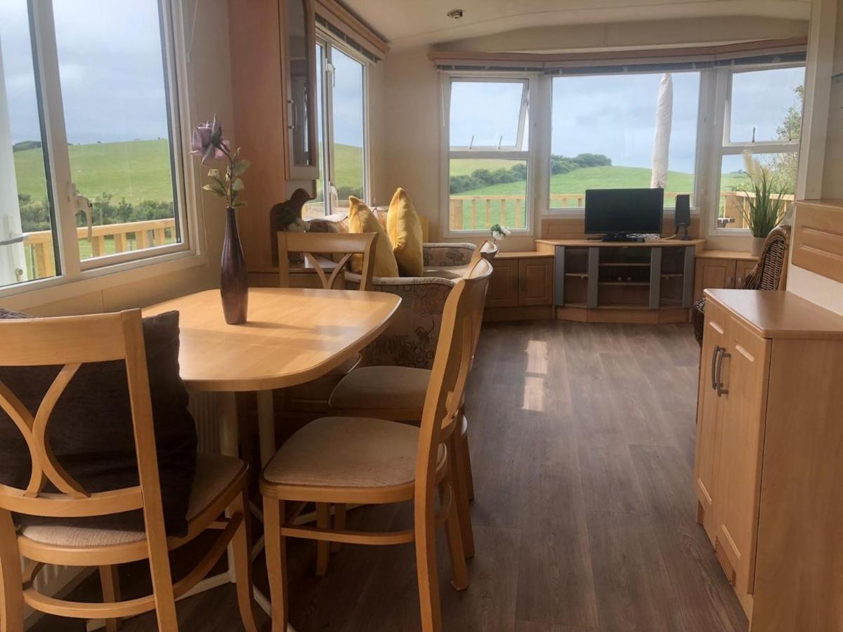 Captivating 2-Bed Static Caravan In Holyhead Llanfachraeth 외부 사진