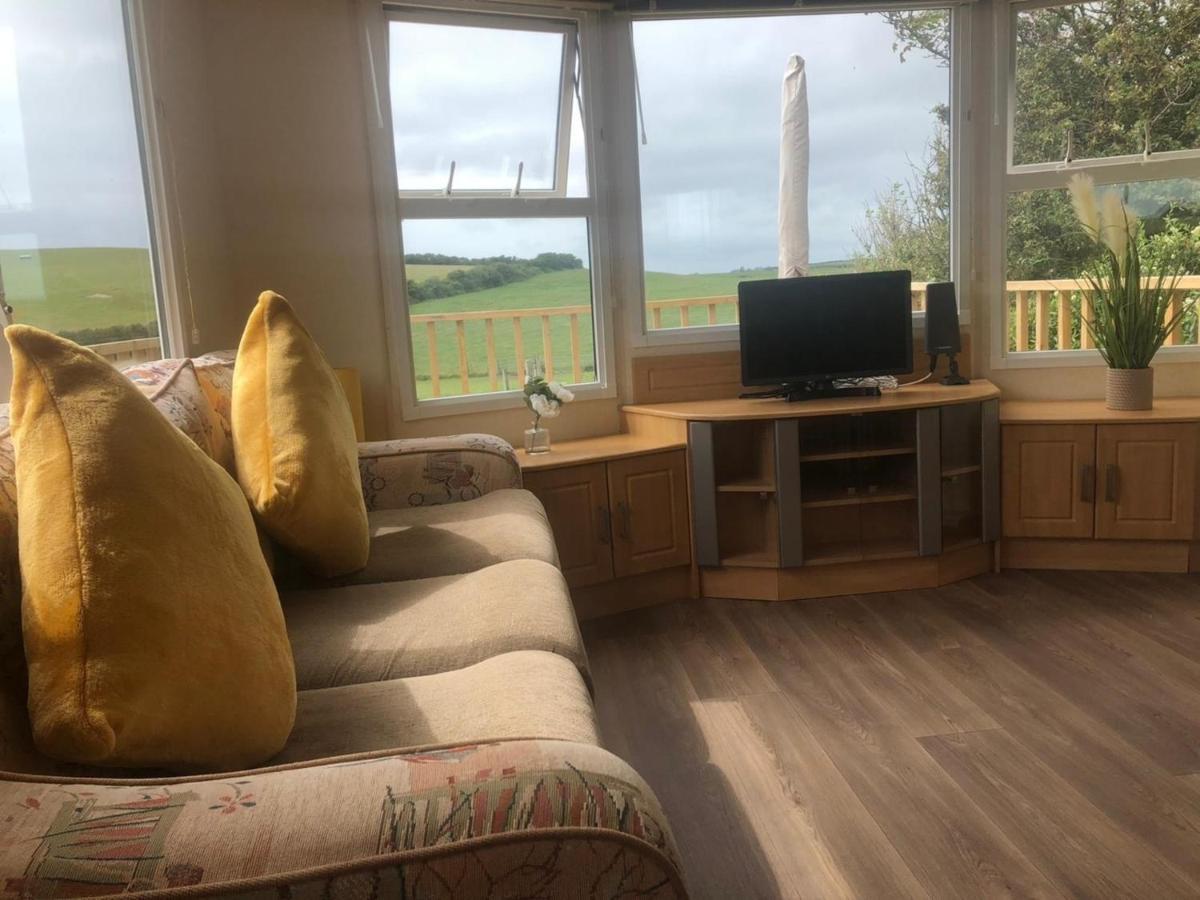 Captivating 2-Bed Static Caravan In Holyhead Llanfachraeth 외부 사진