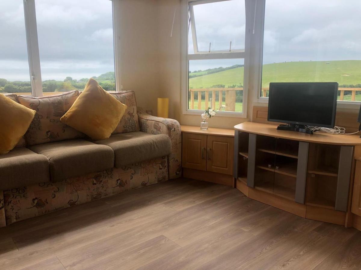 Captivating 2-Bed Static Caravan In Holyhead Llanfachraeth 외부 사진