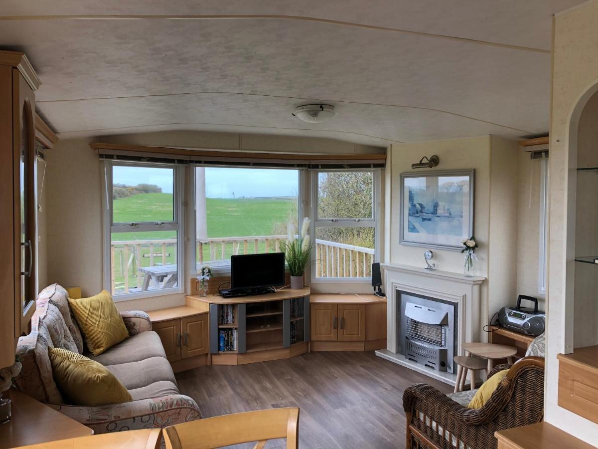 Captivating 2-Bed Static Caravan In Holyhead Llanfachraeth 외부 사진