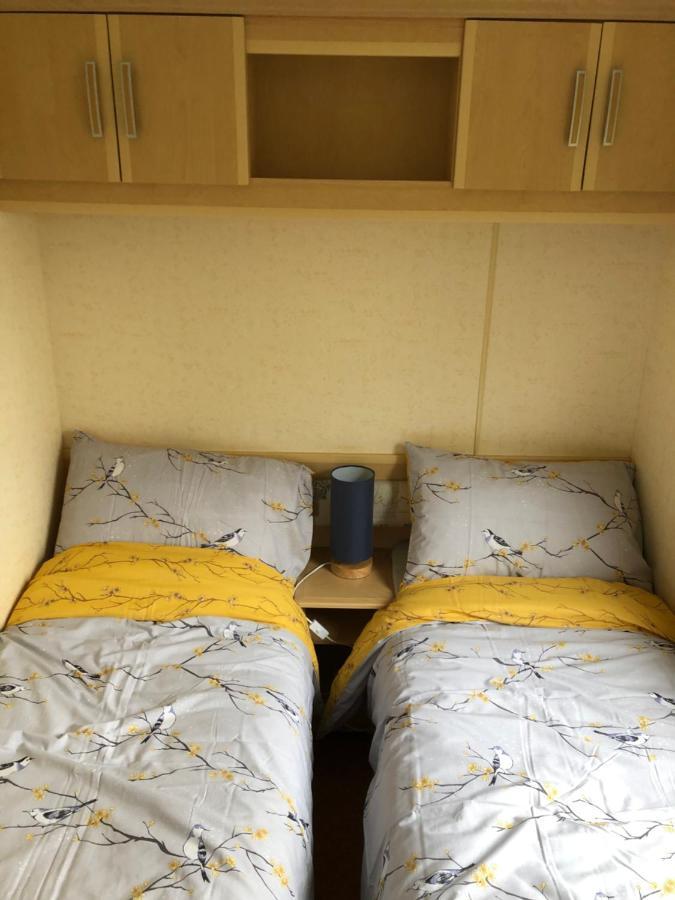 Captivating 2-Bed Static Caravan In Holyhead Llanfachraeth 외부 사진