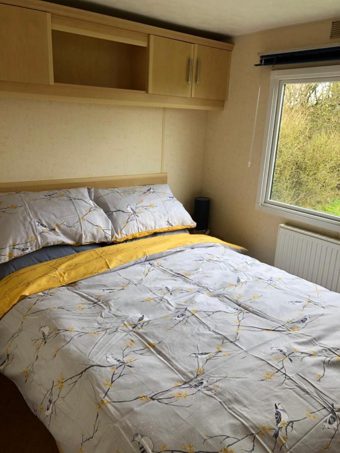 Captivating 2-Bed Static Caravan In Holyhead Llanfachraeth 외부 사진