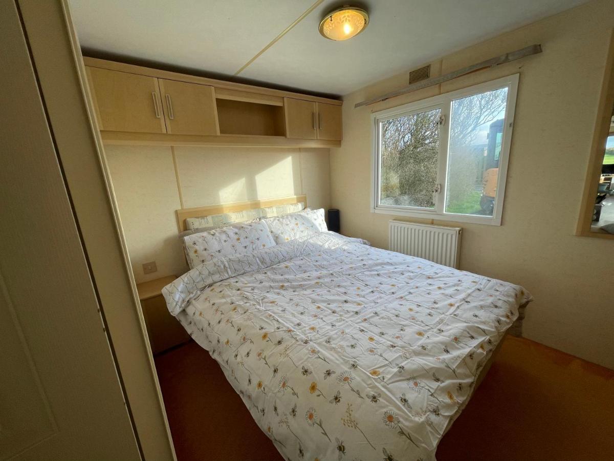 Captivating 2-Bed Static Caravan In Holyhead Llanfachraeth 외부 사진