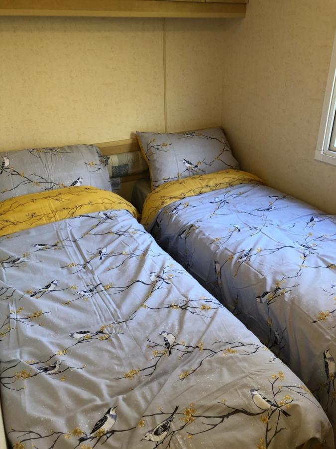 Captivating 2-Bed Static Caravan In Holyhead Llanfachraeth 외부 사진
