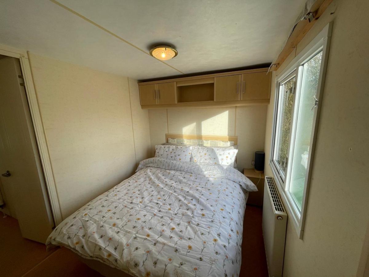 Captivating 2-Bed Static Caravan In Holyhead Llanfachraeth 외부 사진